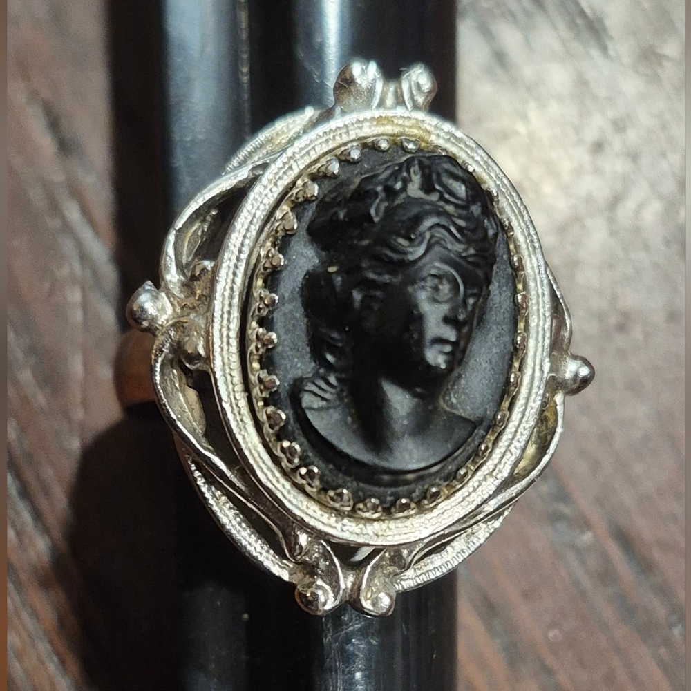 Cameo Ring Whiting & Davis Mourning Jet Stone